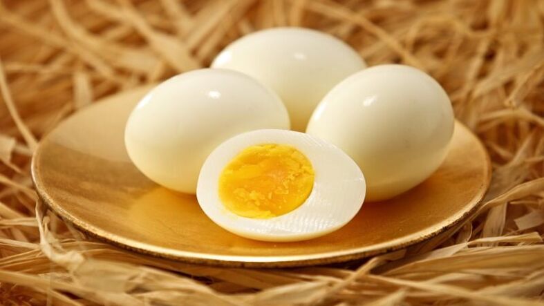تخم مرغ آب پز برای رژیم غذایی گندم سیاه
