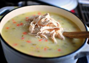 سوپ پوره با سبزیجات و مرغ برای بیماران پس از کوله سیستکتومی