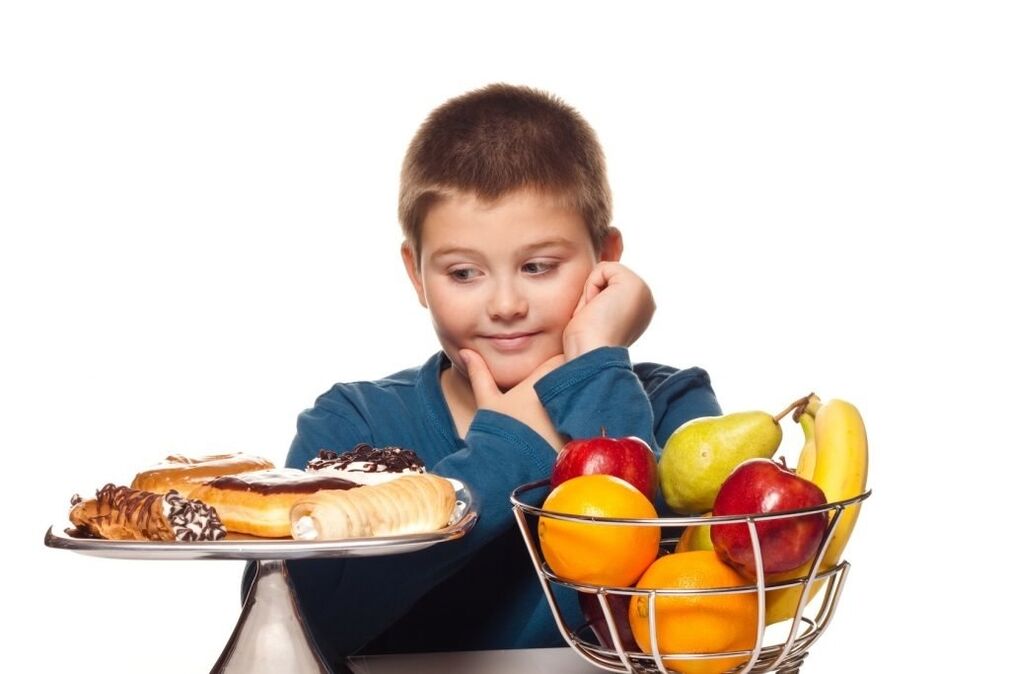 حذف غذاهای شیرین و ناسالم از رژیم غذایی کودک به نفع میوه ها