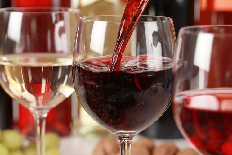 شراب قرمز برای افرادی که گروه چهارم خون دارند مفید است